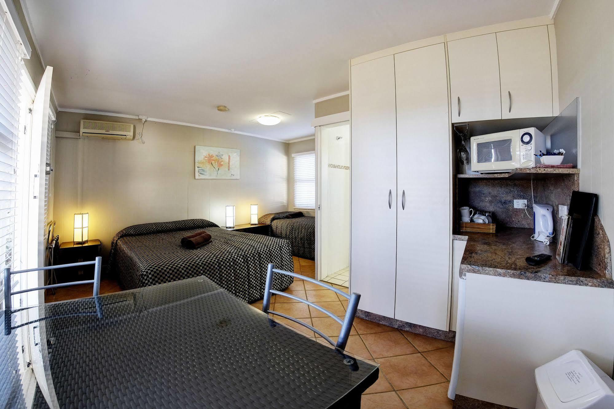 Bali Hi Motel Tuncurry Exterior photo