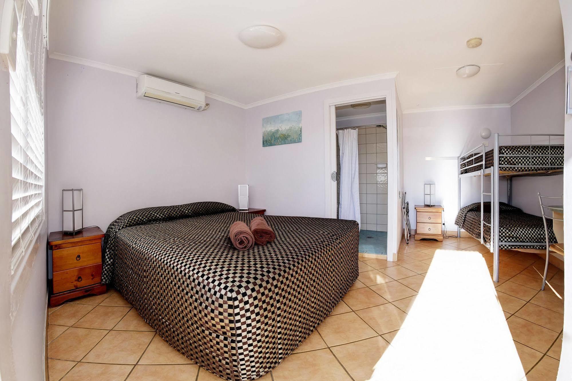 Bali Hi Motel Tuncurry Exterior photo